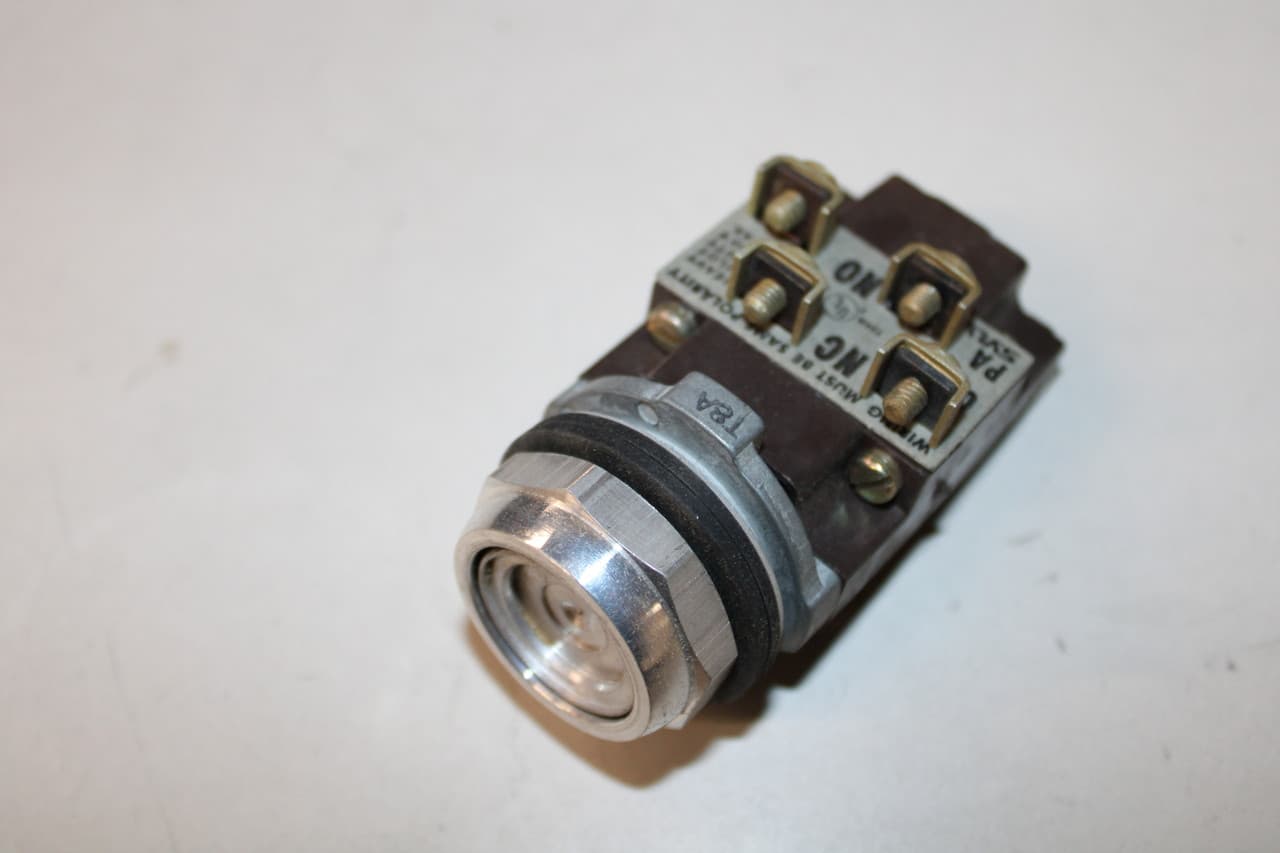 Sylvania T8A-3PA Sylvania T8A-3PA Pushbuttons EA Sylvania T8A-3PA Sylvania T8A-3PA Pushbuttons EA