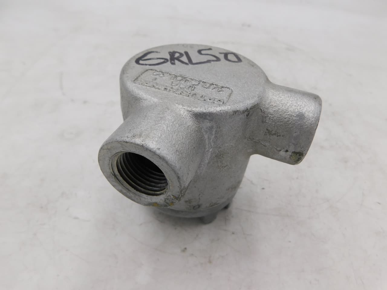 Appleton GRL50 1/2" GRL Hub, 18 Cu Inch, Zinc Electroplated/Chromate/Epoxy Powder Coated, Malleable Iron, L-Type Appleton GRL50 1/2" GRL Hub, 18 Cu Inch, Zinc Electroplated/Chromate/Epoxy Powder Coated, Malleable Iron, L-Type