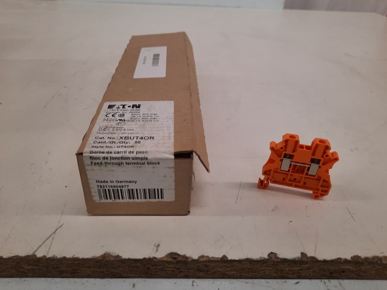 Eaton XBUT4OR XBUT4OR Eaton - Eaton XB IEC terminal block, Screw connection single level-through-feed, Orange, 10 AWG/4 mm2 maximum wire Eaton XBUT4OR XBUT4OR Eaton - Eaton XB IEC terminal block, Screw connection single level-through-feed, Orange, 10 AWG/4 mm2 maximum wire