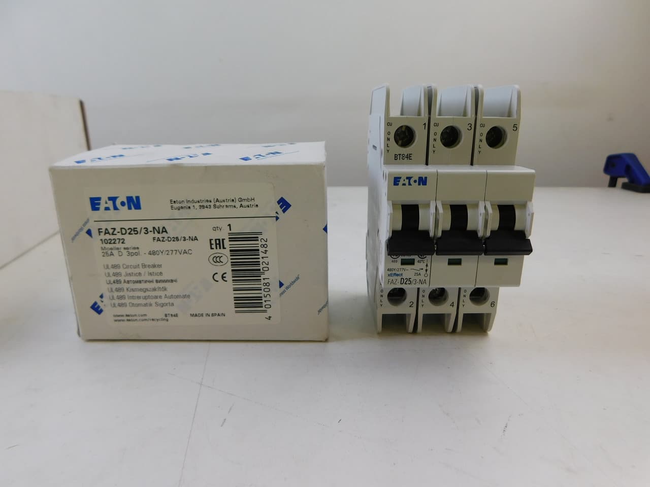 Eaton FAZ-D25/3-NA 277/480 VAC 50/60 Hz, 25 A, 3-Pole, 10/14 kA, 10 to 20 x Rated Current, Screw Terminal, DIN Rail Mount, Standard Packaging, D-Curve, Current Limiting, Thermal Magnetic Eaton FAZ-D25/3-NA 277/480 VAC 50/60 Hz, 25 A, 3-Pole, 10/14 kA, 10 to 20 x Rated Current, Screw Terminal, DIN Rail Mount, Standard Packaging, D-Curve, Current Limiting, Thermal Magnetic