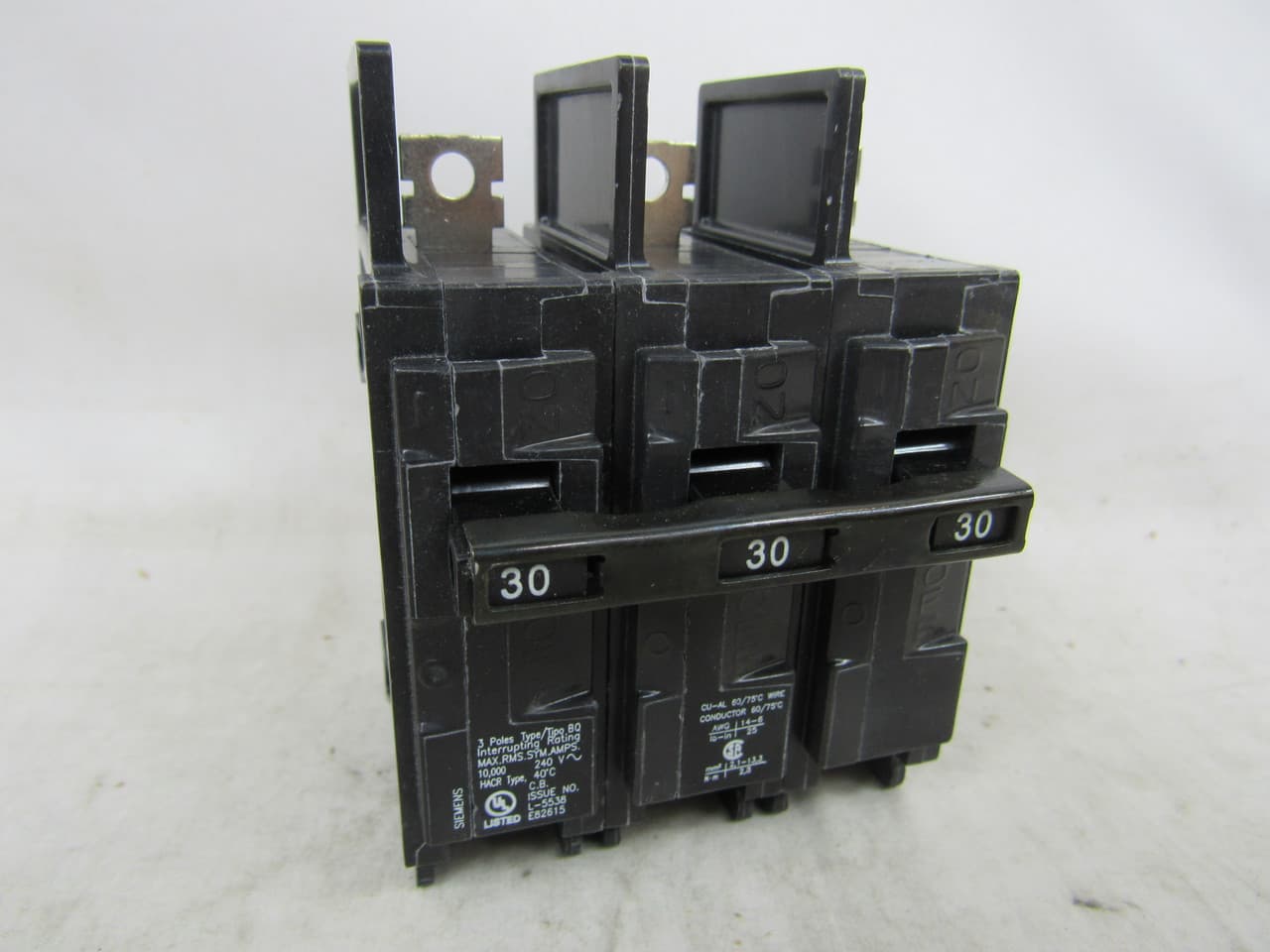 Siemens BQ3B030 240 VAC, 30 A, 10 kA, 3-Pole, Load Lug Terminal, BQ Frame, Bolt-On, Common Trip Siemens BQ3B030 240 VAC, 30 A, 10 kA, 3-Pole, Load Lug Terminal, BQ Frame, Bolt-On, Common Trip